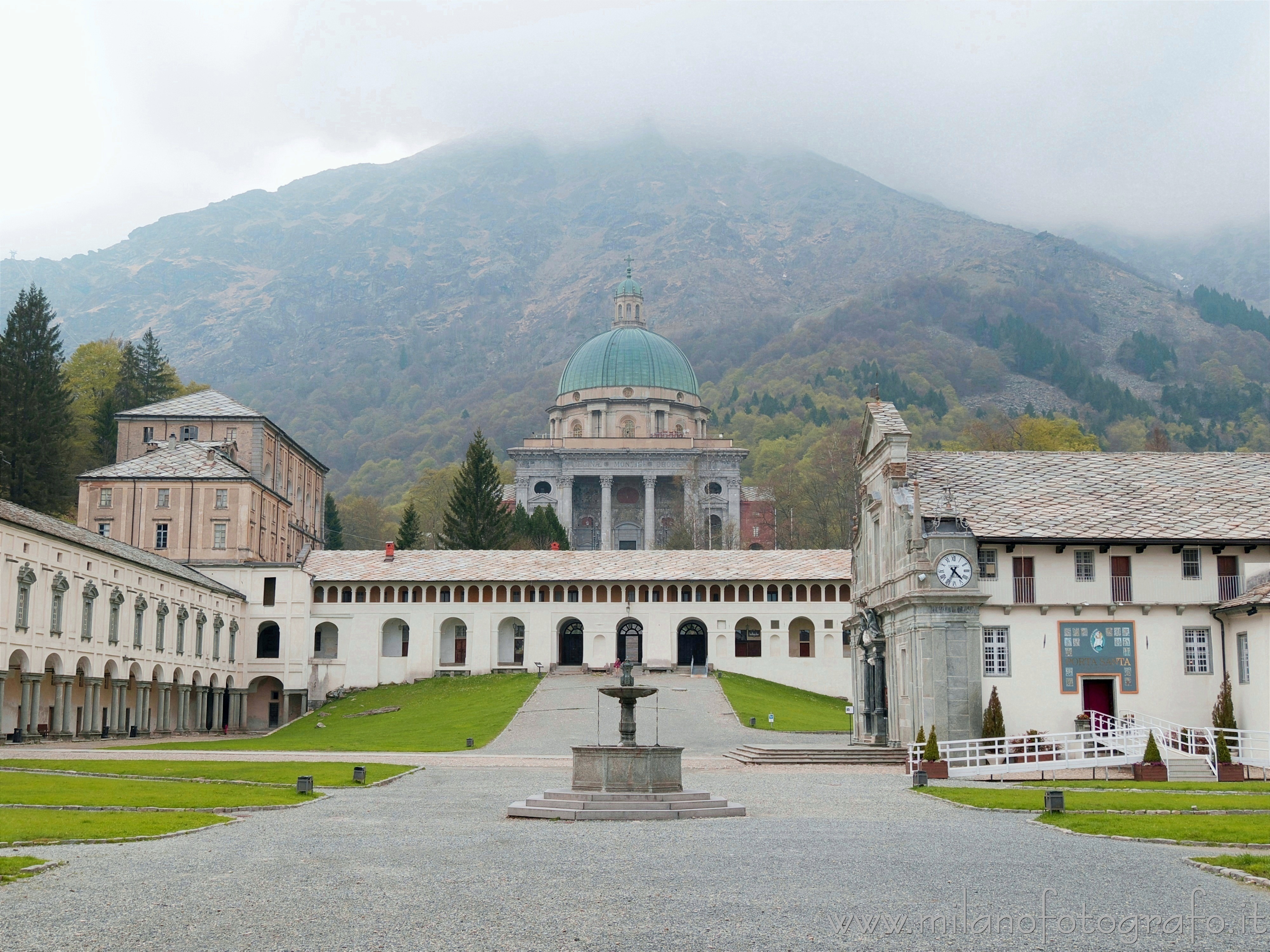 Biella - Cortile superiore del Santuario di Oropa